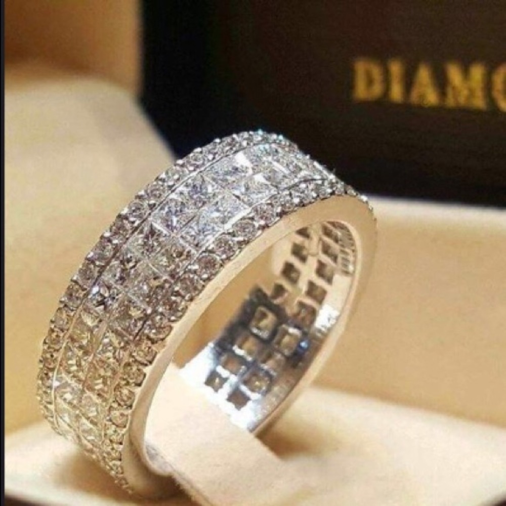 Brand New Round Cut White Sapphire & Diamo…